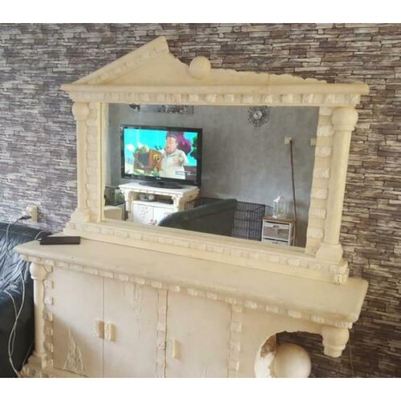 Fossiele dressoir +spiegel.
