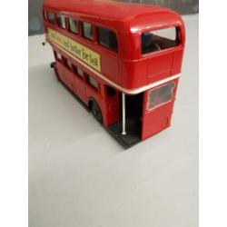 Te koop Engelse dubbeldekker bus 1/50 geheel metaal