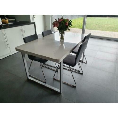 Te koop zgan 4 eettafel stoelen