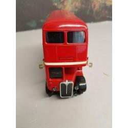 Te koop Engelse dubbeldekker bus 1/50 geheel metaal