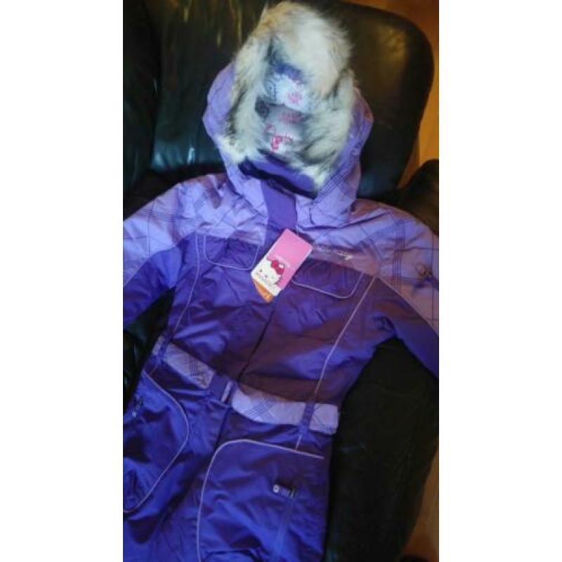 Hallo. Te koop een mooi en nieuw ski pak voor een meisje.