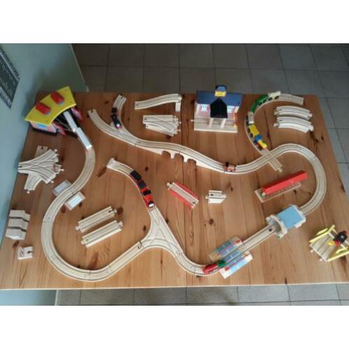 Houten treinbaan met accessoires