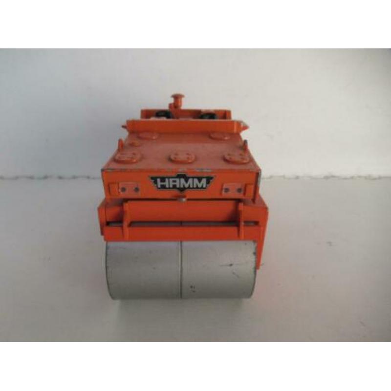 NZG Wals Opknapper DV8 nr: 224 1:25 Tandemroller