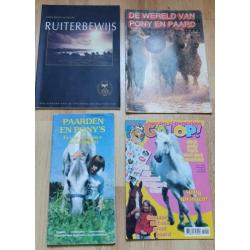 Diverse paarden spullen boeken,kaarten etc.