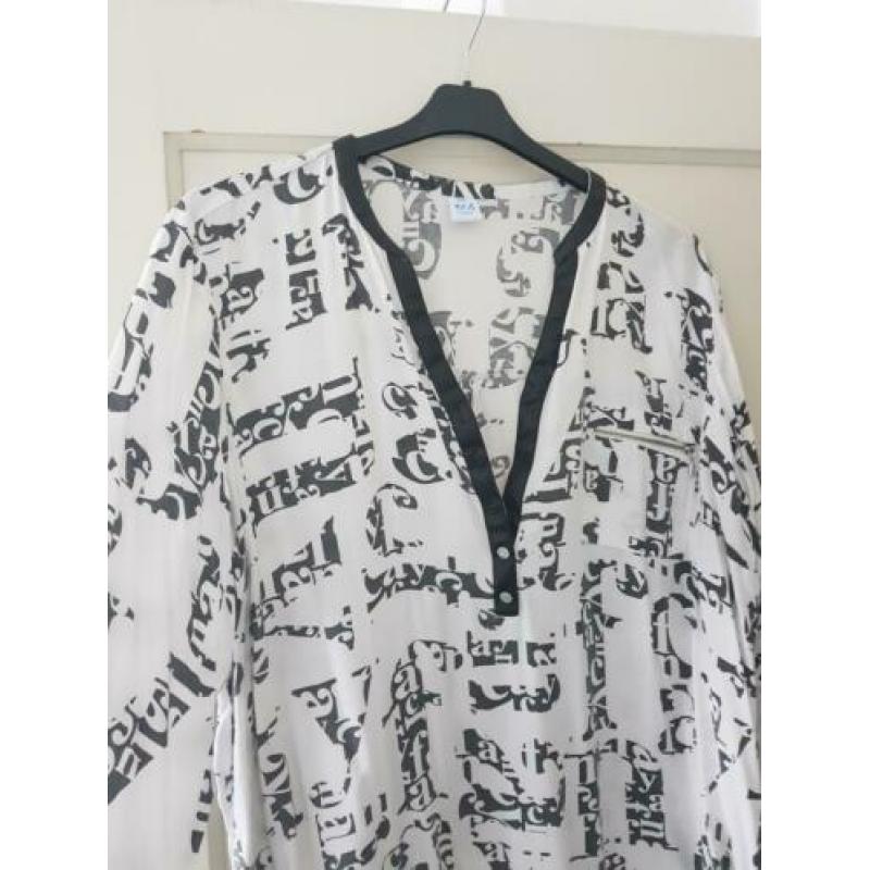 leuke zwart/witte blouse maat 50 M&S mode