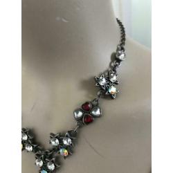 Ketting hanger sterren hartjes diamantjes steentjes rood