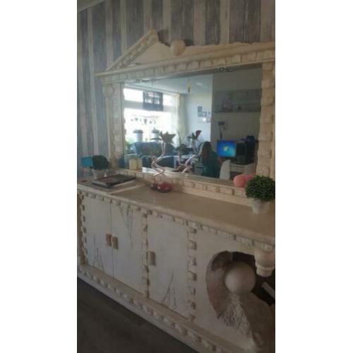 Fossiele dressoir +spiegel.