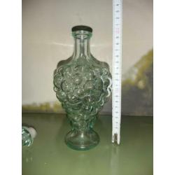 Wijn of likeur karaf van glas met stolp