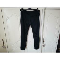 Vintage Adidas trainingsbroek uit 2005 ( Confectie maat 38 )