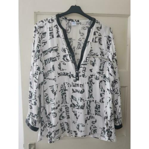 leuke zwart/witte blouse maat 50 M&S mode