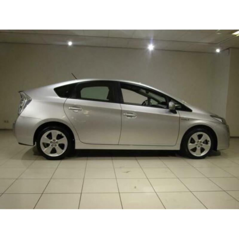 Toyota Prius 1.8 Dynamic | Navigatie | Parkeercamera | Clima