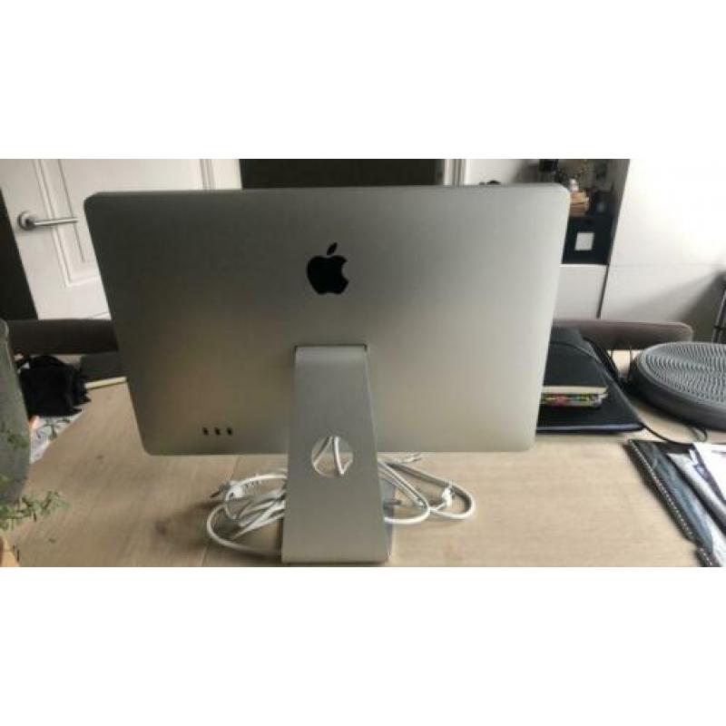 Apple Mac scherm met aansluiting voor laptop