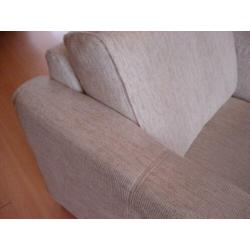 Fauteuils beige gemêleerd. Maar € 15,00 per stuk.