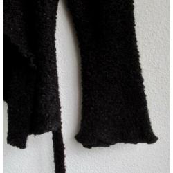 Zwart bouclé vest / vestjasje van Suchita - mt M
