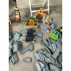 Grote set van chuggington. Treinen, banen en extra’s