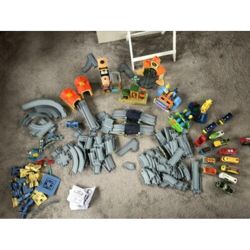 Grote set van chuggington. Treinen, banen en extra’s