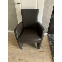 6 mooie echt leren eetkamerstoelen met wieltjes