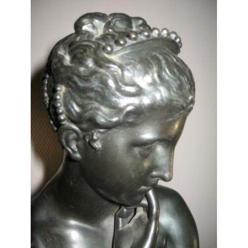 Klassiek oud beeld +- 1888