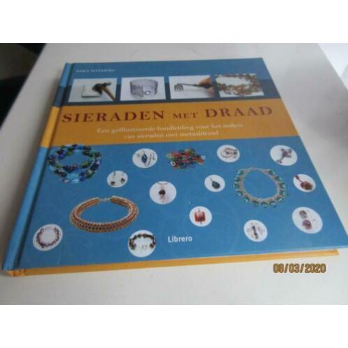 boek sieraden met draad