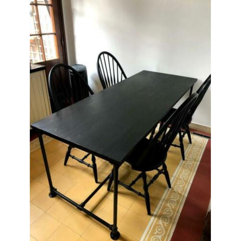 Eettafel met stoelen - hout met steigerbuizen