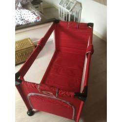 Handig camping bedje Koelstra kleur rood