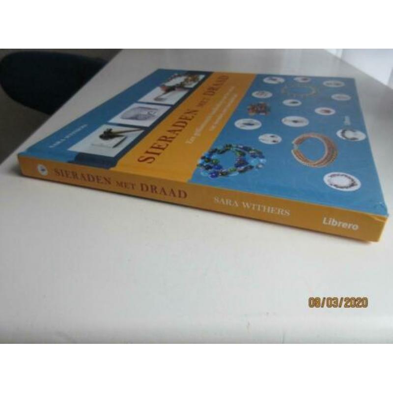 boek sieraden met draad