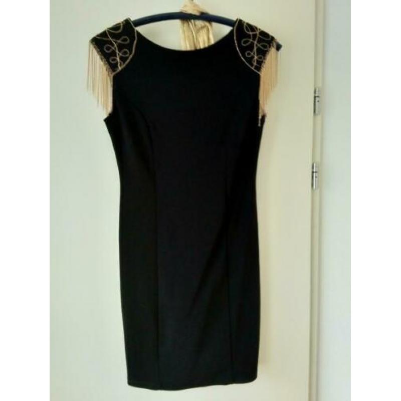 Zwarte jurk met prachtige details maat 38