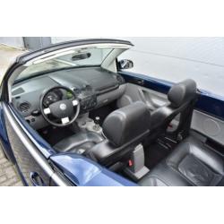 Volkswagen New Beetle Cabriolet 2.0 Highline STOELVERWARMING