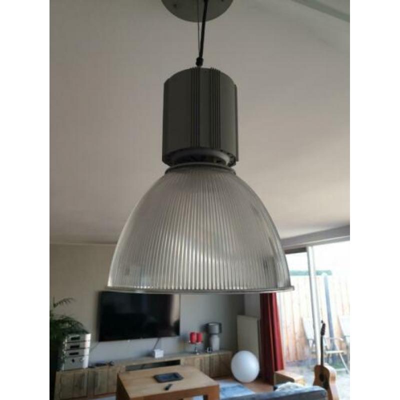 orginele industriele lampen met doorzichtige beschremkap