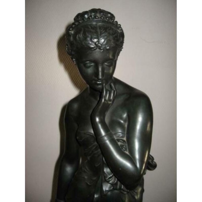 Klassiek oud beeld +- 1888