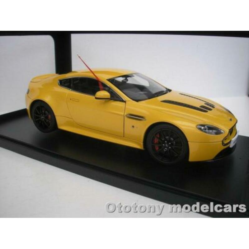 Aston Martin V12 Vantage S 2015 Geel 1/18 Autoart