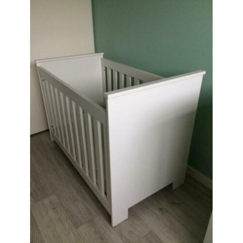 Bopita ledikant en commode wit
