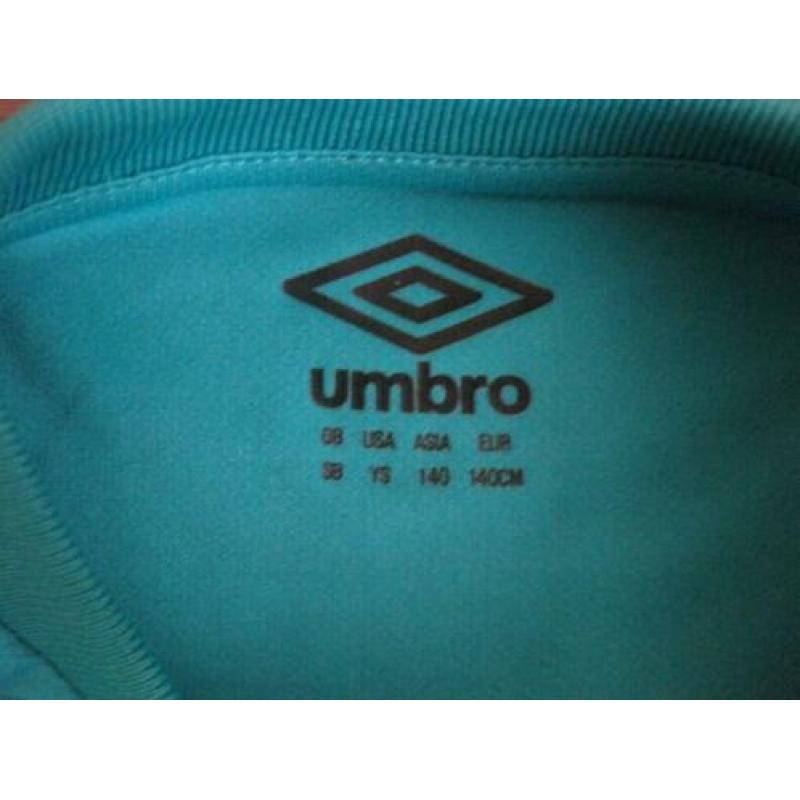 2 zomerhemden Villa Happ, 1 shirt Umbro maat 140. Set € 3,50