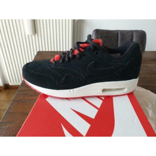 Nike Air Max 1 Premium Sherpa Pack. Black Action Red, 40