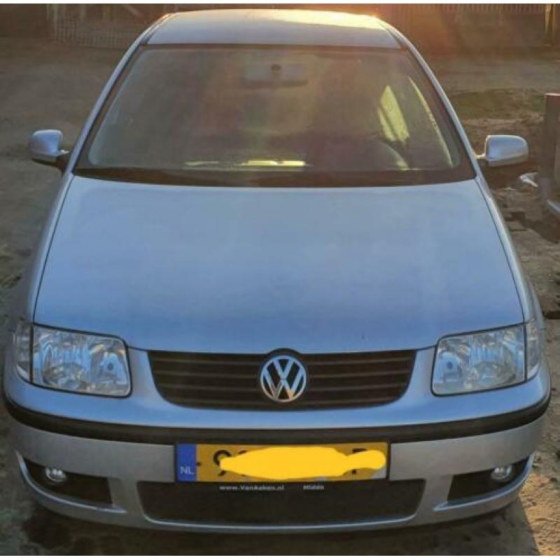 Volkswagen Polo 1.4 44KW 2000 Grijs