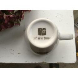 Twee koffiemokken van JET