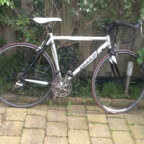 25 inch Bulls race fiets als nieuw volledig nagekeken.