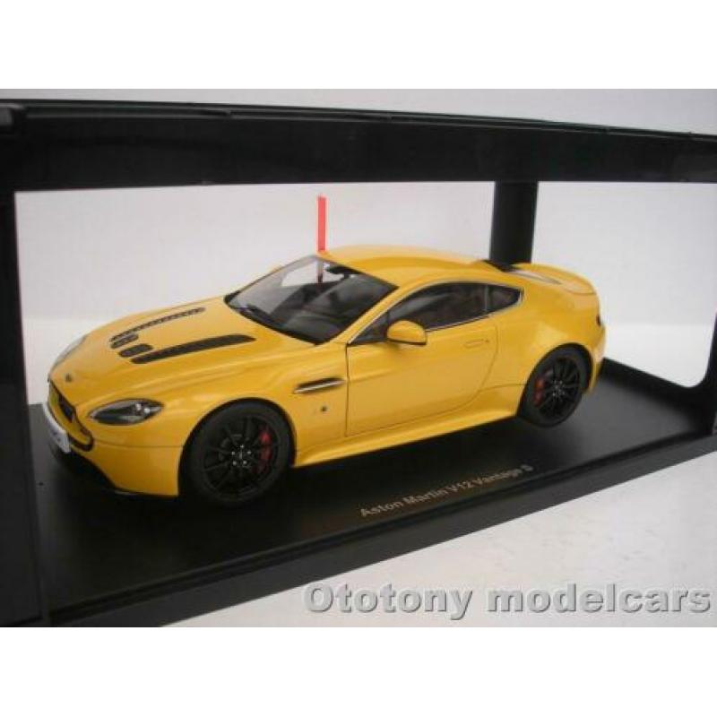Aston Martin V12 Vantage S 2015 Geel 1/18 Autoart