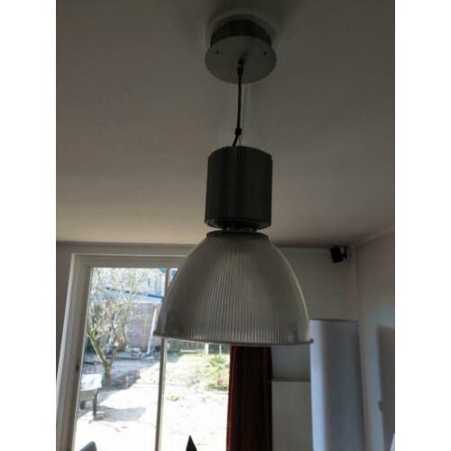 orginele industriele lampen met doorzichtige beschremkap