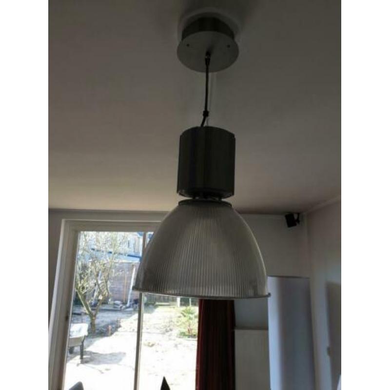 orginele industriele lampen met doorzichtige beschremkap