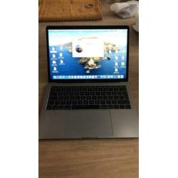 MacBook Pro 2016 i5 256GB 8GB nieuw scherm (560 euro)
