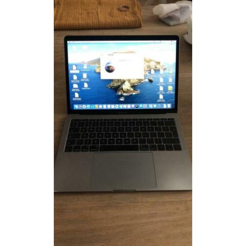 MacBook Pro 2016 i5 256GB 8GB nieuw scherm (560 euro)