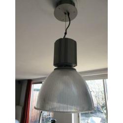 orginele industriele lampen met doorzichtige beschremkap