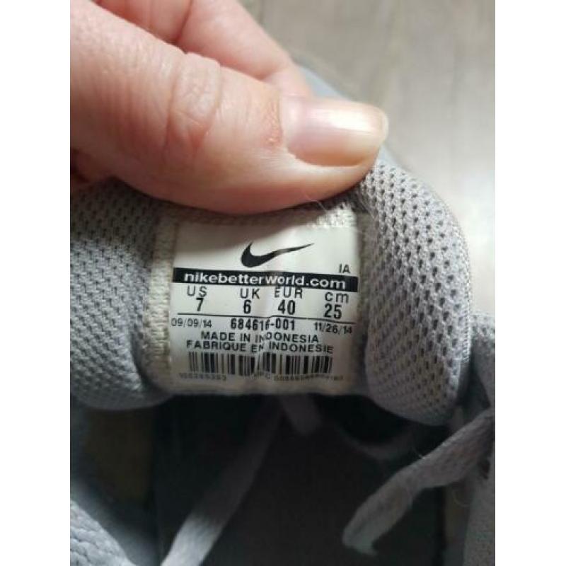 Nike sneakers grijs; maat 40