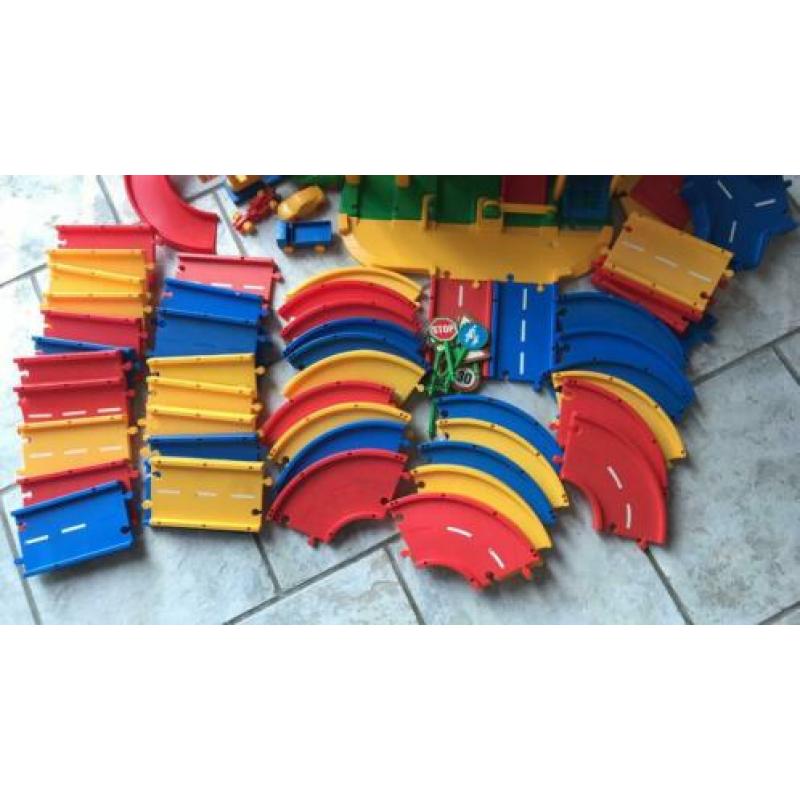 Wader garage , autobaan met veel baandelen