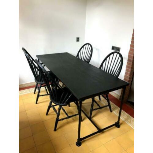 Eettafel met stoelen - hout met steigerbuizen