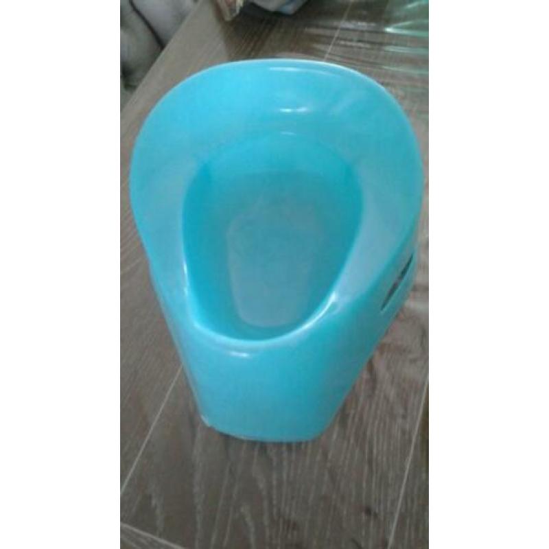 Bijna gratis 2 zgan wc potjes groen, blauw 1.00 euro samen