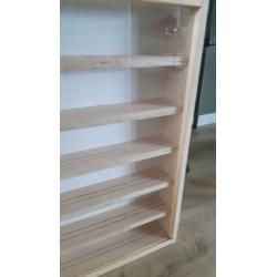 Model trein vitrine H0 breedte 180 cm. Hoogte 60 cm