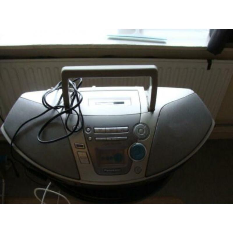 Panasonic radio met cassetterecorder en cdspeler