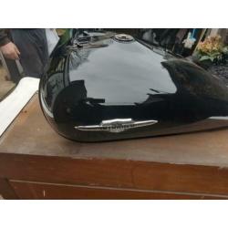 suzuki tank m1800 intruder